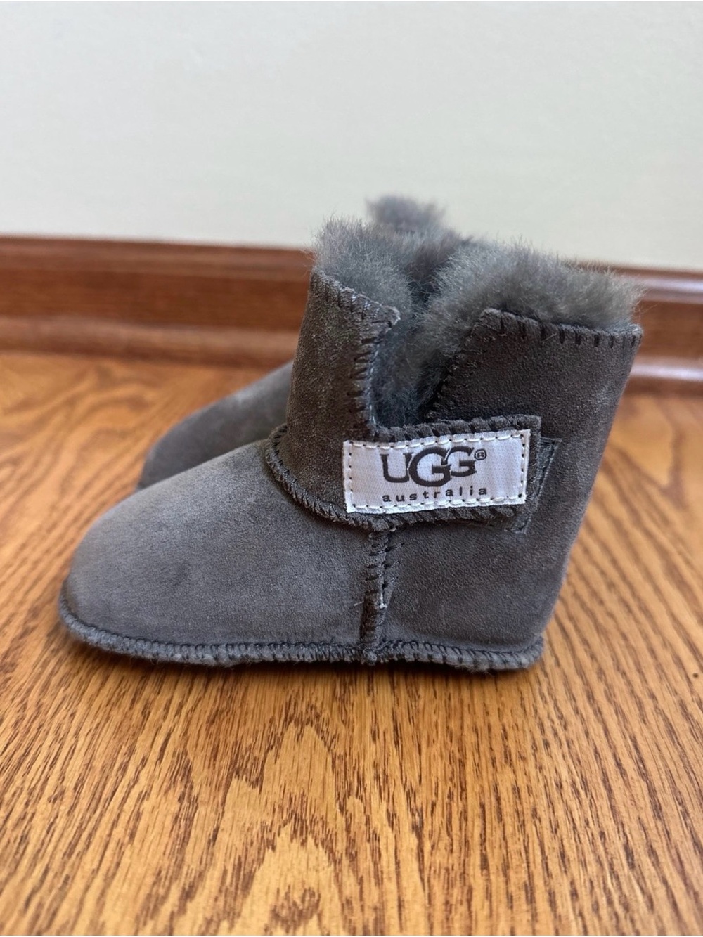 UGG Erin Baby Bootie Gray Size small